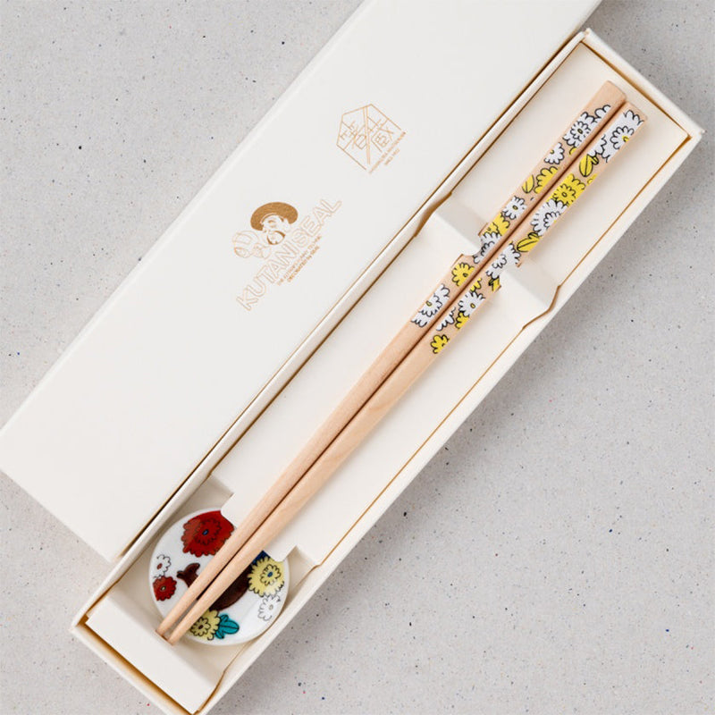 [Chopsticks and Chopstick Rest]  KUTANI SEAL KIKU(Chrysanthemum)  (8.85inch) with Chopstick rest set In a Box | MATSUKAN | Wakasa Lacquerware