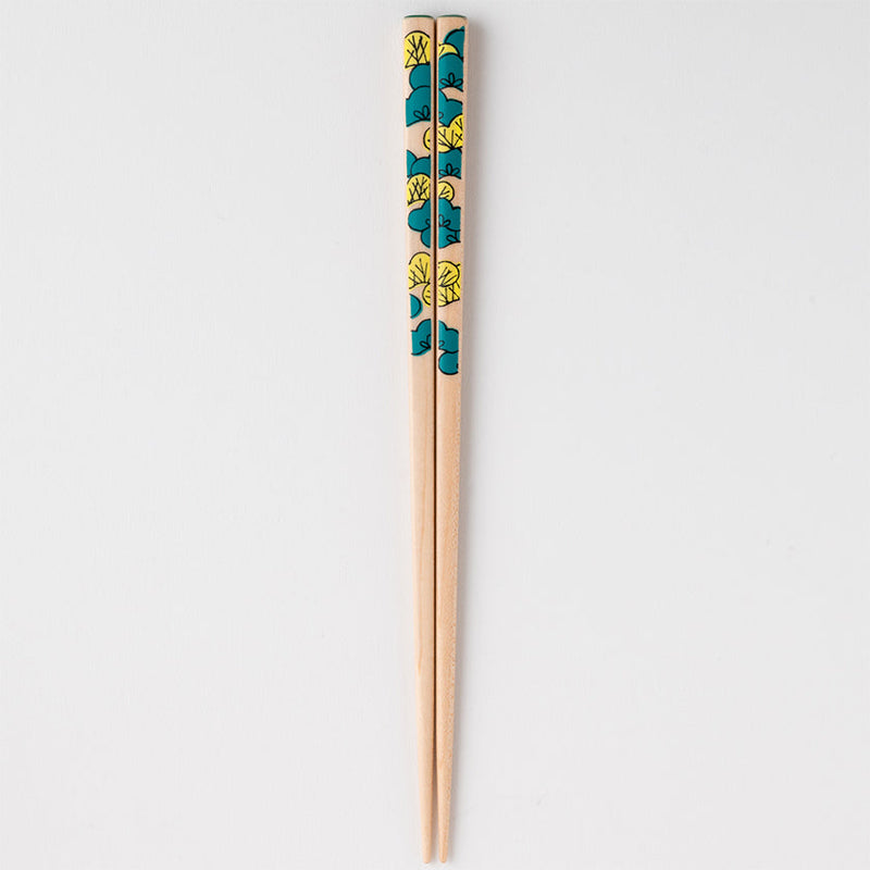 [Chopsticks and Chopstick Rest]  KUTANI SEAL MATSU(Pine Tree)  (8.85inch) with Chopstick rest set In a Box | MATSUKAN | Wakasa Lacquerware