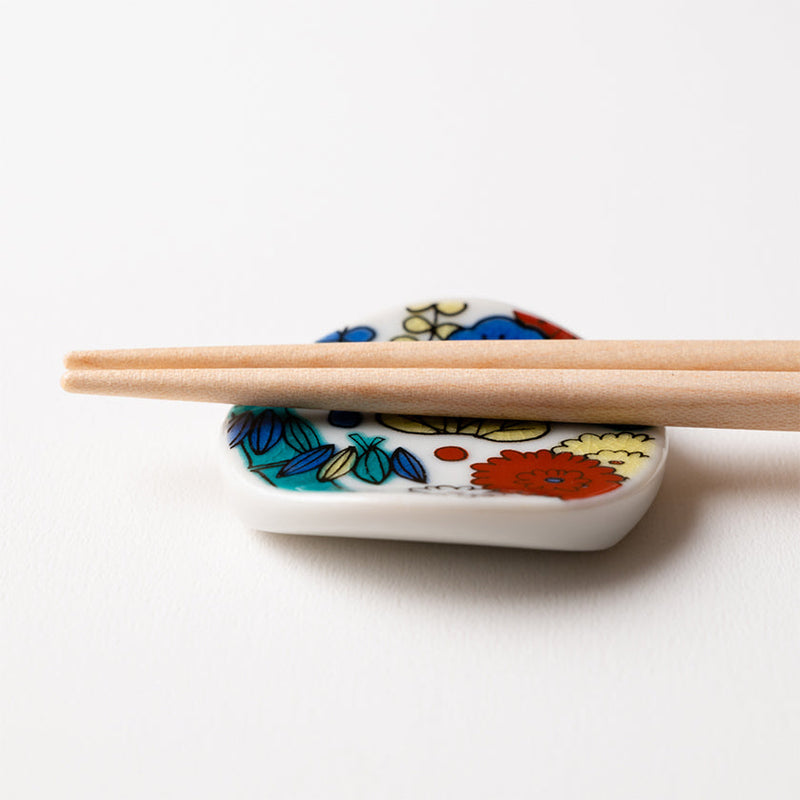 [Chopsticks and Chopstick Rest]  KUTANI SEAL GOSHU(Five Flowers)  (8.85inch) with Chopstick rest set In a Box | MATSUKAN | Wakasa Lacquerware