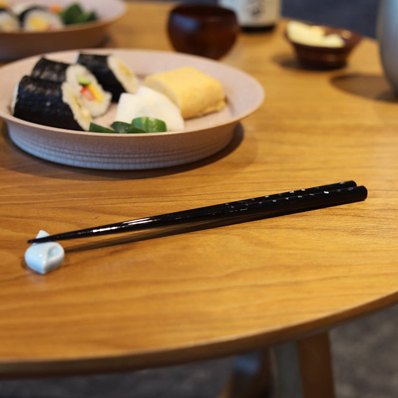 [Chopsticks and Chopstick Rest] SHELL PEONY a Pair of Mother of pearl decorated Chopsticks with light blue shell shaped Chopstick rests | Wakasa Lacquerware| MATSUKAN