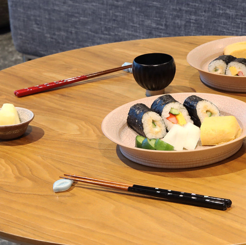 [Chopsticks and Chopstick Rest] SHELLED SHIORI a Pair of Mother of pearl decorated Chopsticks with light blue shell shaped Chopstick rests | Wakasa Lacquerware| MATSUKAN