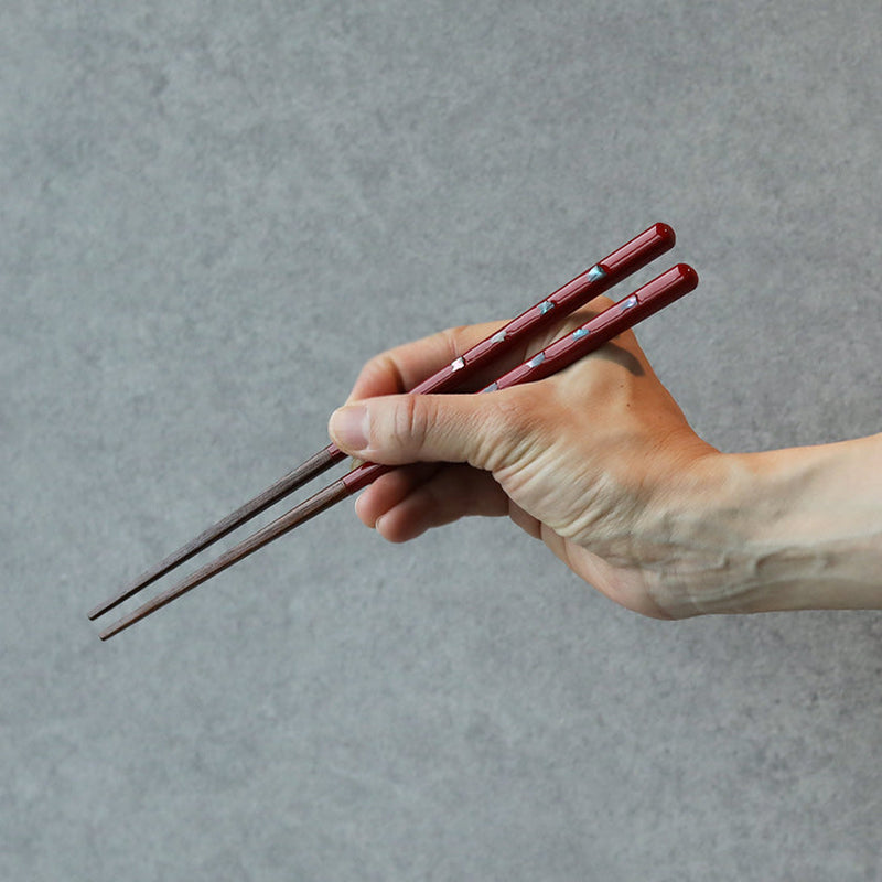 [Chopsticks and Chopstick Rest] SHELLED SHIORI a Pair of Mother of pearl decorated Chopsticks with light blue shell shaped Chopstick rests | Wakasa Lacquerware| MATSUKAN