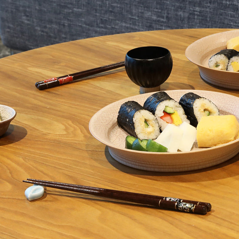 [Chopsticks and Chopstick Rest] RADEN CHECKERED a Pair of Mother of pearl decorated Chopsticks with light blue shell shaped Chopstick rests | Wakasa Lacquerware| MATSUKAN