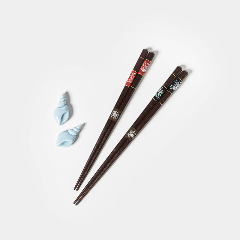 [Chopsticks and Chopstick Rest] RADEN CHECKERED a Pair of Mother of pearl decorated Chopsticks with light blue shell shaped Chopstick rests | Wakasa Lacquerware| MATSUKAN