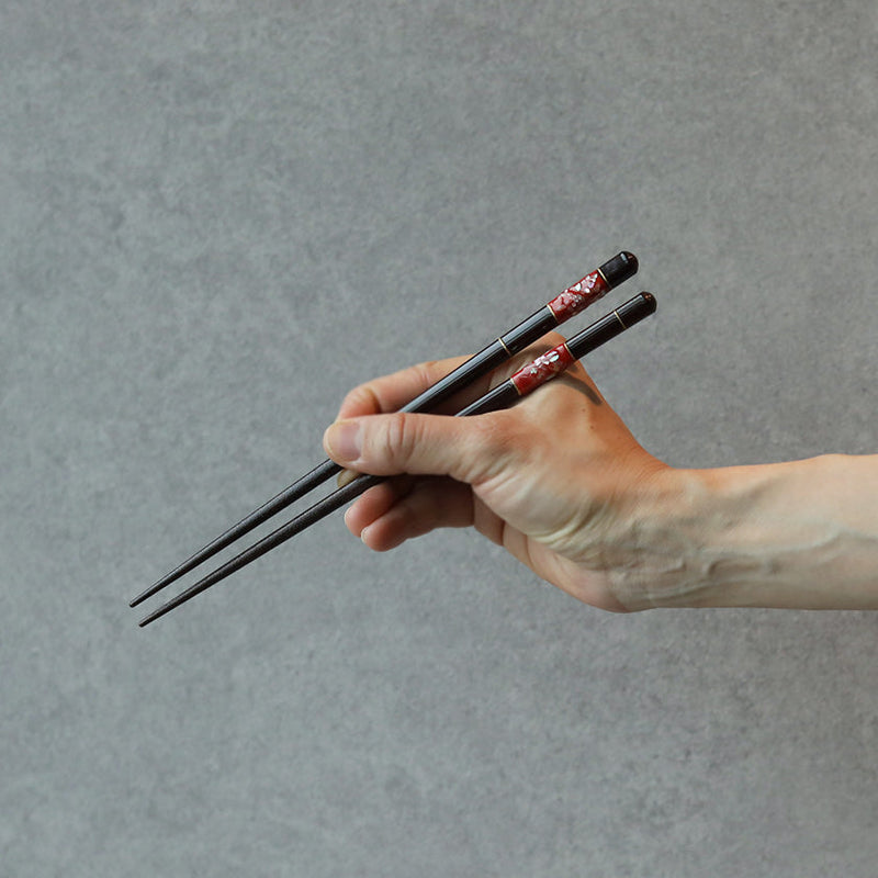 [Chopsticks and Chopstick Rest] RADEN CHECKERED a Pair of Mother of pearl decorated Chopsticks with light blue shell shaped Chopstick rests | Wakasa Lacquerware| MATSUKAN