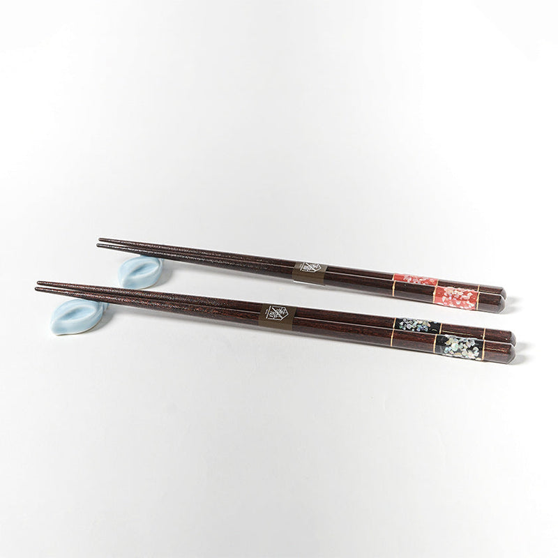 [Chopsticks and Chopstick Rest] RADEN CHECKERED a Pair of Mother of pearl decorated Chopsticks with light blue shell shaped Chopstick rests | Wakasa Lacquerware| MATSUKAN