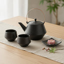 TEA POT & CUPS 3 Pieces Set BLACK, Mino Wares｜使用イメージ（演出・テーブルコーディネート）※手作りのため色・風合いは一点ごとに異なります