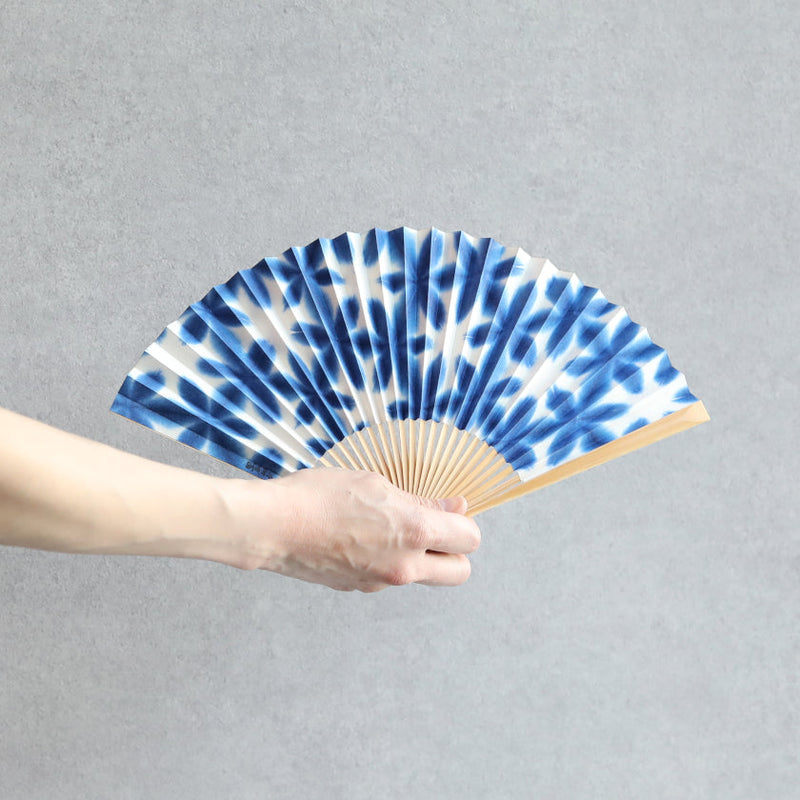 [Hand Fan] SEKKA SHIBORI (flower pattern like snowflakes) Navy Blue for Women |Kurotani Washi Paper | Kurotani Washi Cooperative Group