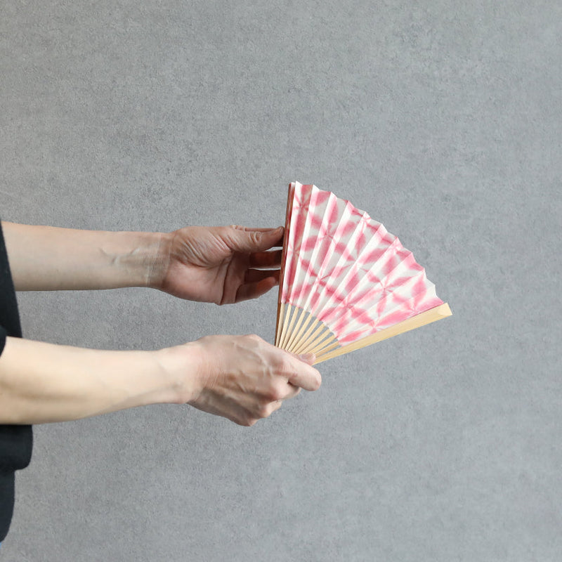 [Hand Fan] SEKKA SHIBORI (flower pattern like snowflakes) Pink for Women |Kurotani Washi Paper | Kurotani Washi Cooperative Group