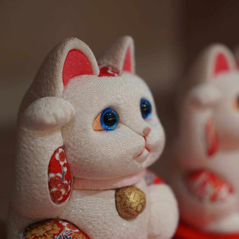 MANEKI NEKO FENG SHUI (WHITE) INNOCENT RELAX, Beckoning Lucky Cat, Edo Art Dolls