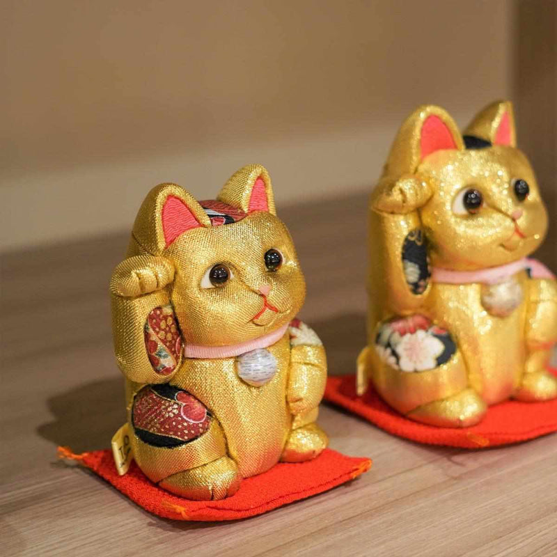 MANEKI NEKO, FENG SHUI (GOLD) FORTUNE, Beckoning Lucky Cat, Edo Art Dolls