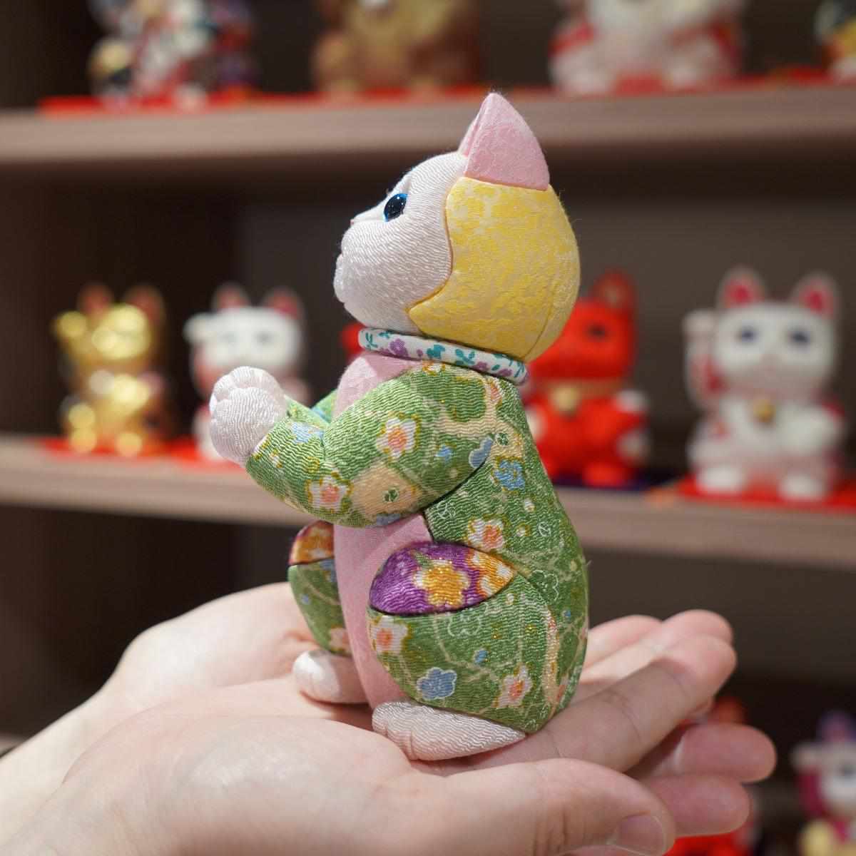 招き猫 星に願いを (ちりめん多色) | 江戸木目込み【招き猫】 ｜ARTISAN