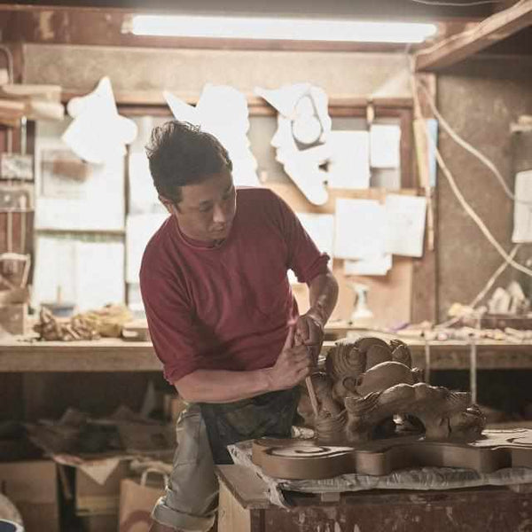 鬼瓦家守 (新東) 室内に飾る笑鬼瓦：山下敦【三州鬼瓦】 ｜ARTISAN