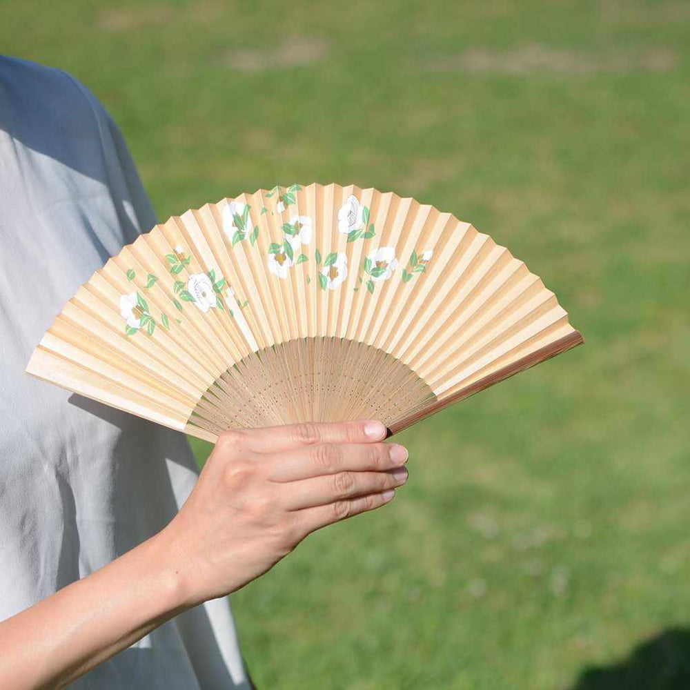 大西常商店 女物 紙扇 白椿【京扇子】 ｜ARTISAN