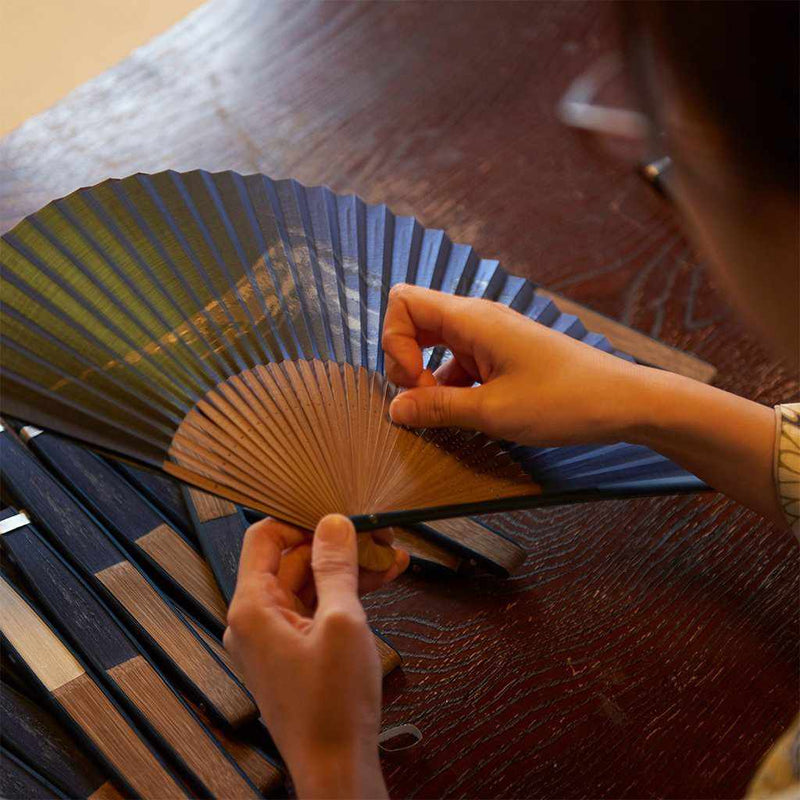 WOMEN'S PAPER FAN WHITE DIANTHUS NAVY BLUE [HAND FAN]