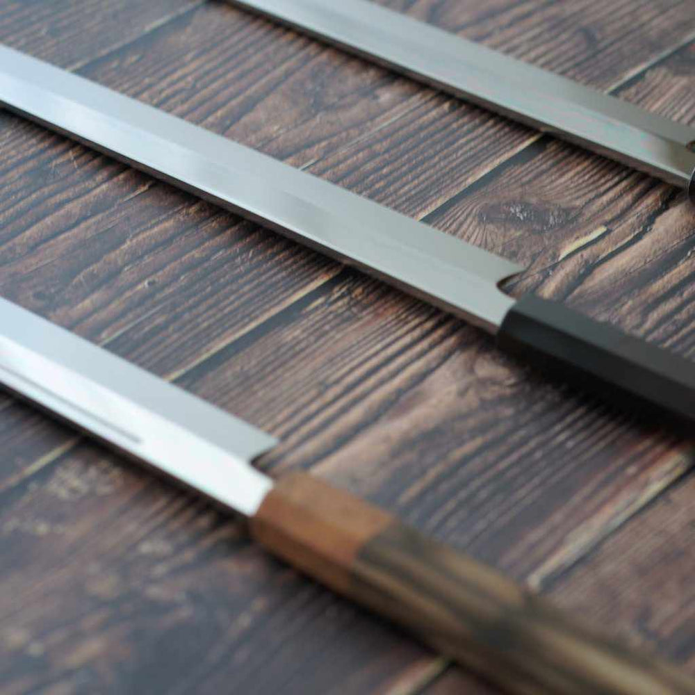 郷右馬允義弘 白二鋼水焼本焼 柳刃包丁300mm 鏡面波浮かし-樋入り